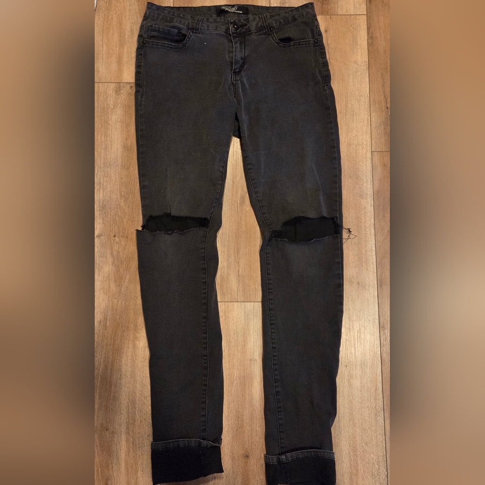 DISTRESSED JEANS!!! - Picture 3 of 5